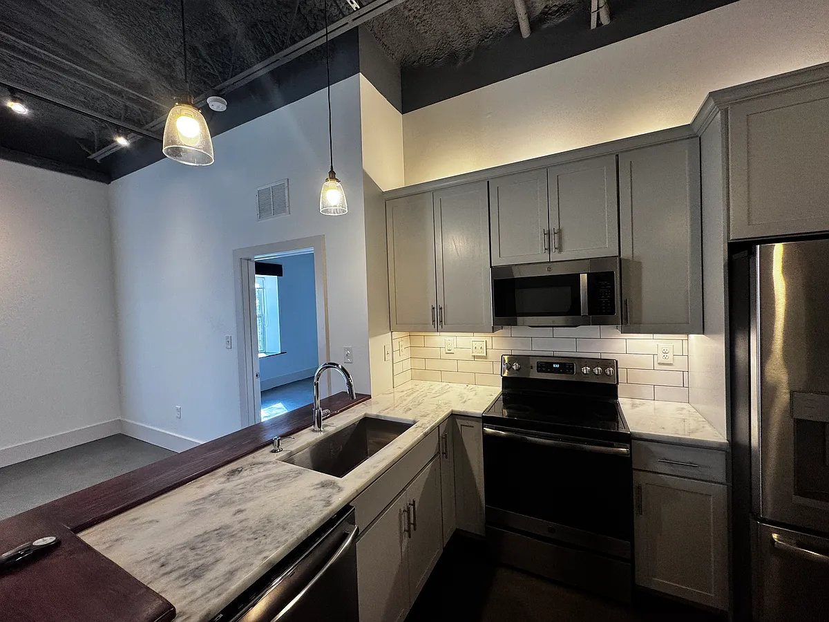 Building Photo - 480 Skain St #205