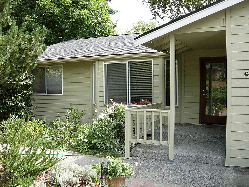 1st image of 5722 SE Woodland Ct