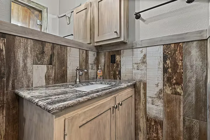 3 Jesse James Dr #B — Photo 19