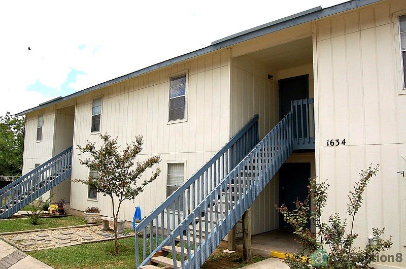 1st image of 1634 W Woodlawn Ave APT 4