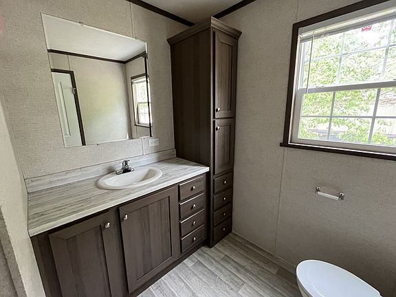 5th image of 150 Pine Haven Cir