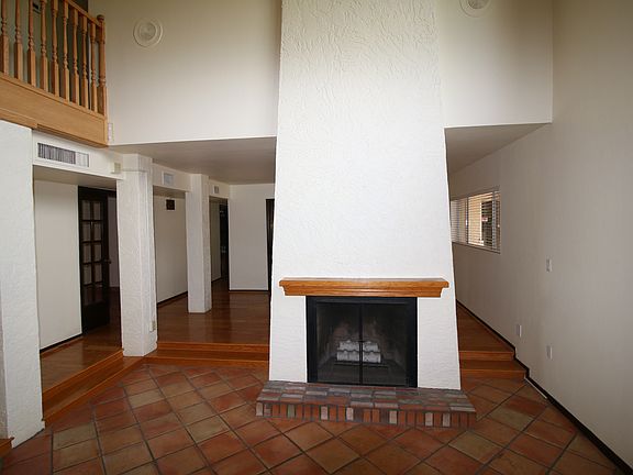 4th image of 1326 E Steamboat Bend Dr