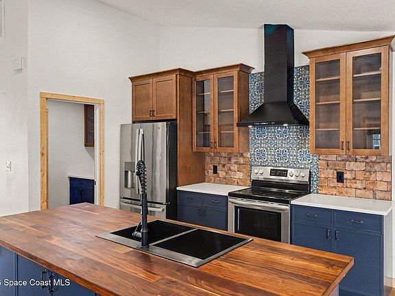 2nd image of 1889 Delaware St NW