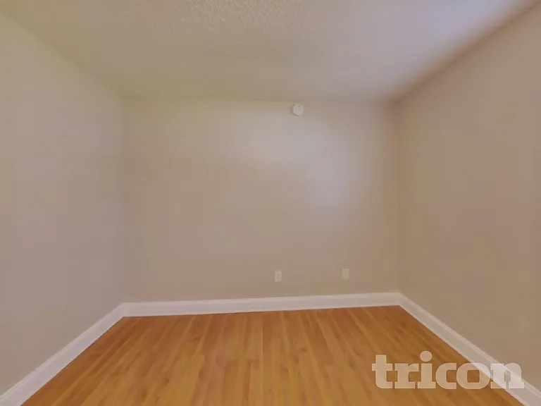 554 Peregrine Ct — Photo 12