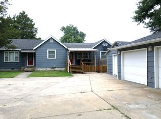 1026 S 35th St, Parsons, KS 67357