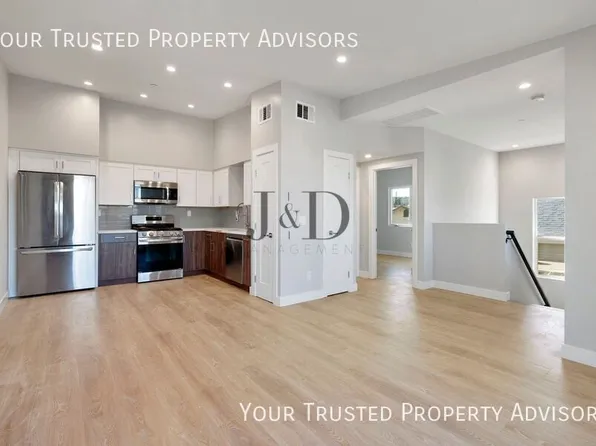 LST3209, 3209 L St #5, San Diego, CA 92102