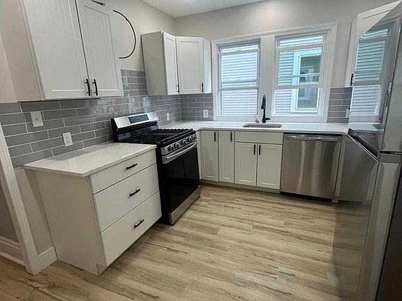 2nd image of 473 Colvin Ave APT 1