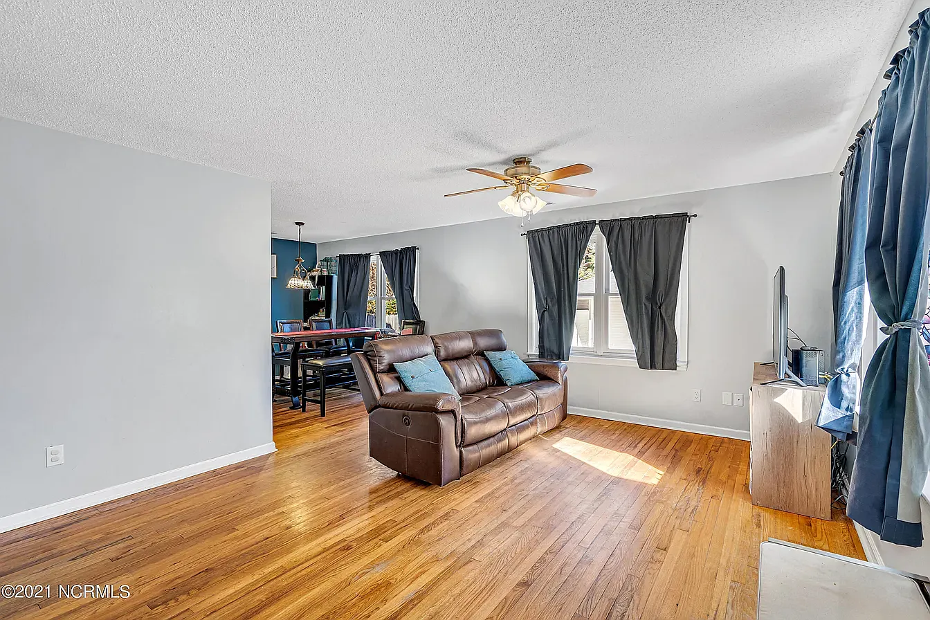 3 bed, 1260 sqft, $1,700 — Photo 2