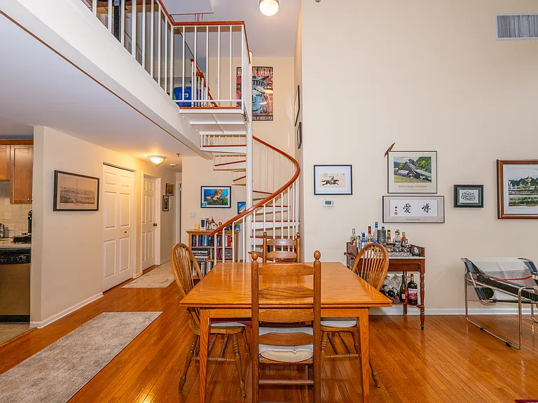 262 Main St #204 — Photo 8
