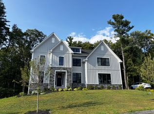 62 Chamberlain St, Hopkinton, MA 01748