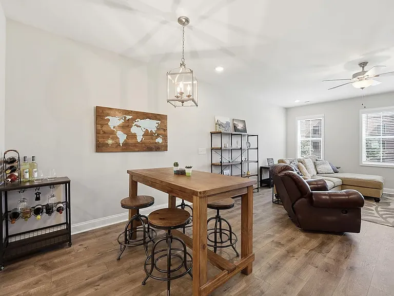 976 Gateway Commons Cir — Photo 35
