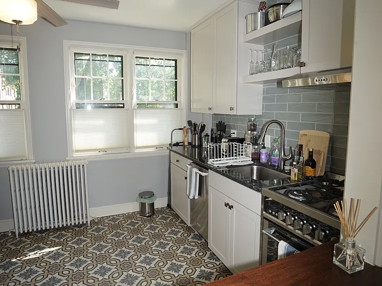 833 Grand Apartments — Photo 21