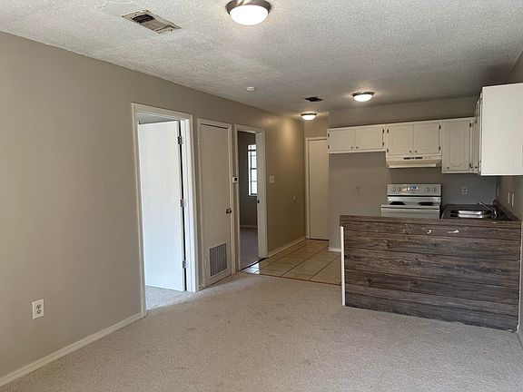4th image of 101 Lexington Dr