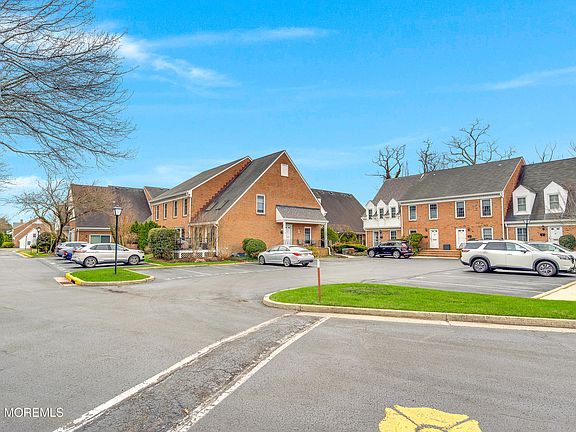 3rd image of 51 Wyckham Rd