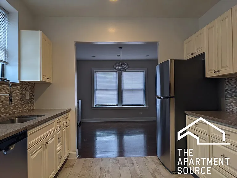 4809 W Montrose Ave #G — Photo 3