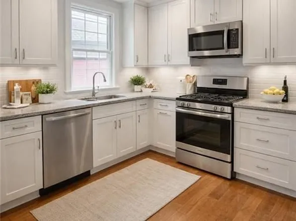 424 Benefit St #2nd, Providence, RI 02903