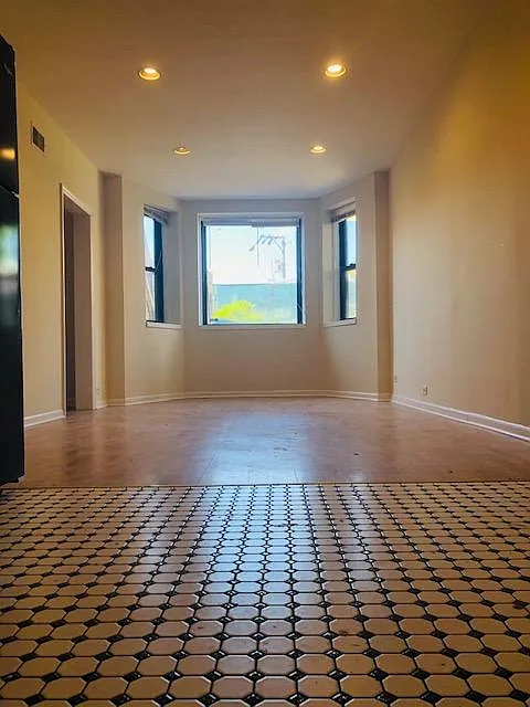3 bed, 1500 sqft, $2,450 — Photo 3