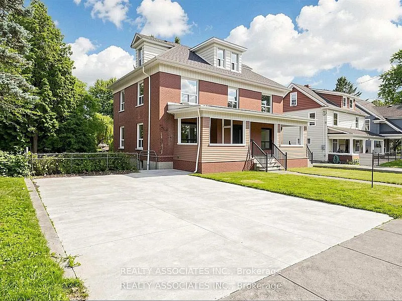 4 bed, $3,300 — Photo 2