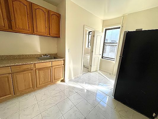1st image of 19-06 Ditmars Blvd #4LL
