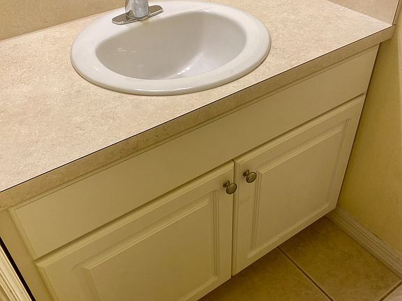 4th image of 3420 Home Town Ln