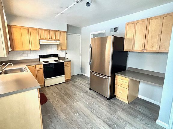 3rd image of 3920 Canterbury Dr #1F