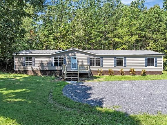2nd image of 827 Brackett Ridge Rd