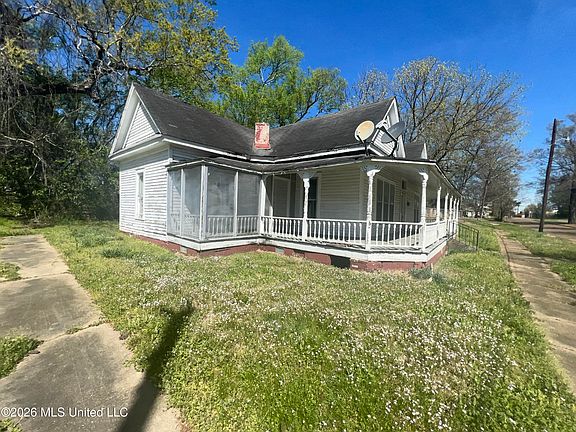 12th image of 311 S Maple St