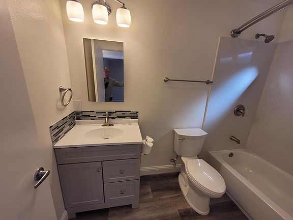2nd image of 27256 Tyrrell Ave