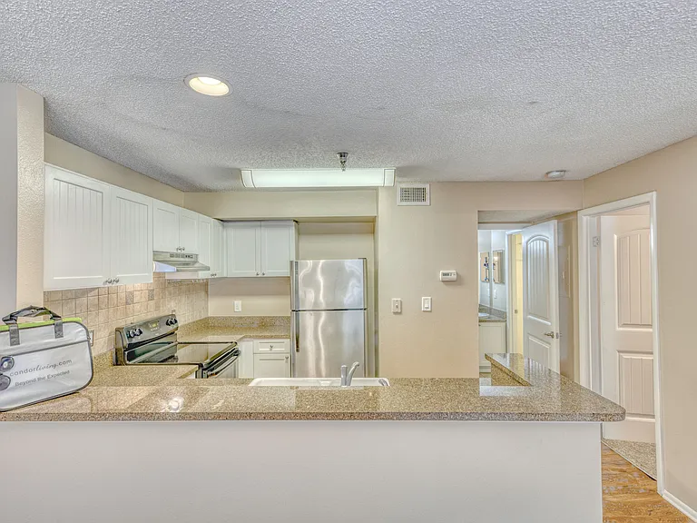Palm Cove Apartments — Photo 47
