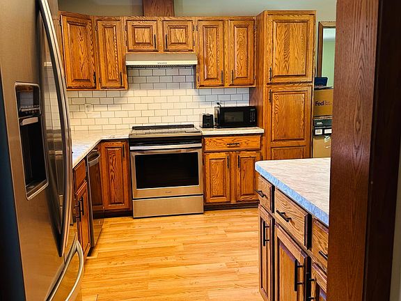 3rd image of 250 W Maple Ave