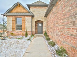 4608 Hambletonian Ln, Mustang, OK 73064