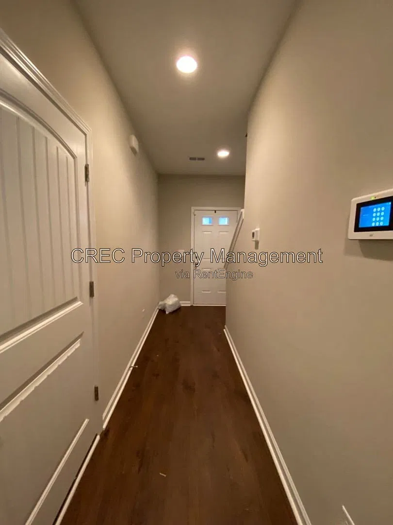 3 bed, 2.5 bath, 1476 sqft, $1,800 — Photo 3