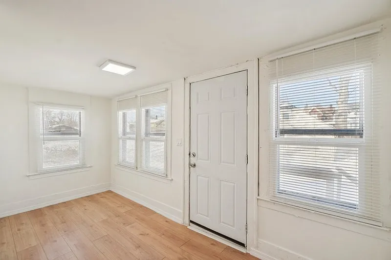3 bed, 1.0 bath, 1191 sqft, $1,400 — Photo 3
