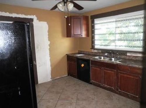 3rd image of 3020 Linden Ave