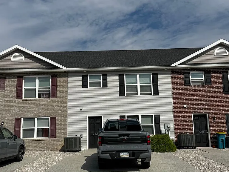 138 Delano Dr — Photo 2