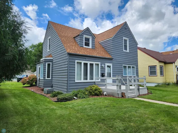 423 6th St N, Wahpeton, ND 58075