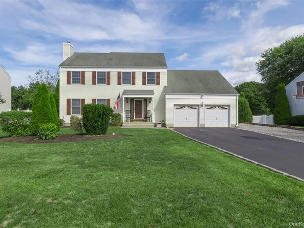 37 Tallmadge Trail, Miller Place, NY 11764