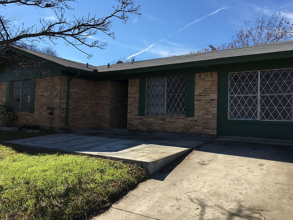 1st image of 1712 Pleasant Ln