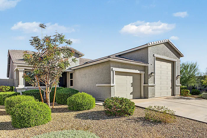 3 bed, 2.0 bath, 2051 sqft, $2,700 — Photo 3