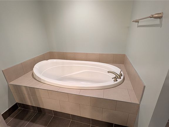 3rd image of 149 Swan St #404