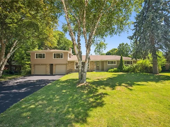 636 Iroquois Ave, Ancaster, ON L9G 3B4