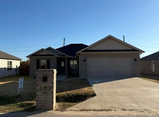 135 Redwood Dr, Bono, AR 72416