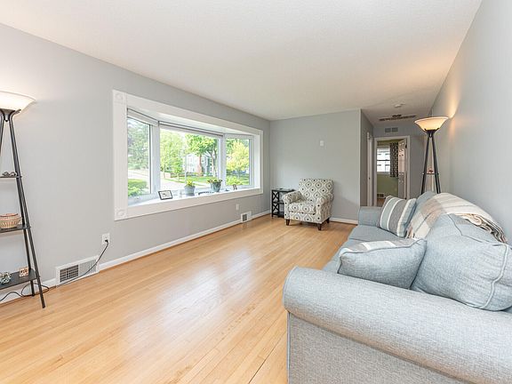 5th image of 1212 Arborview Blvd