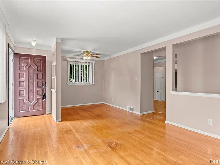 32624 Windsor St — Photo 14