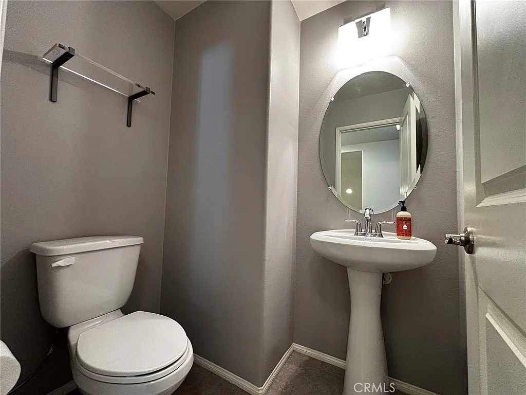 3 bed, 4.0 bath, 1499 sqft, $3,200 — Photo 4