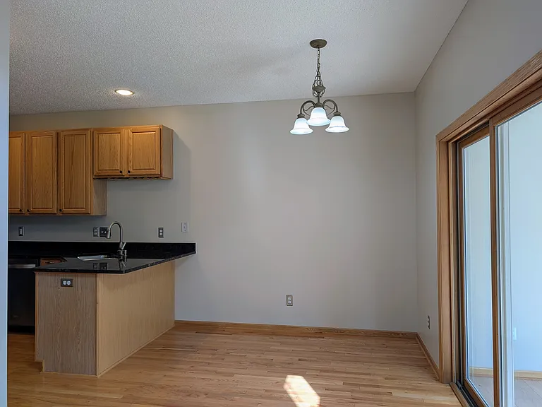 594 Sutherland Dr — Photo 27