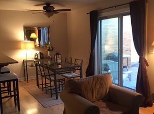 700 E Pleasant St APT 1B, Milwaukee, WI 53202