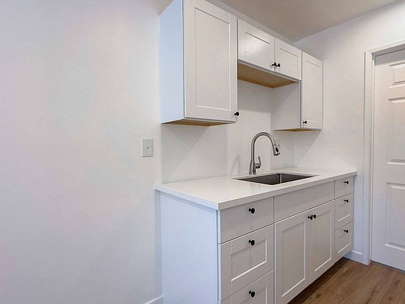 5th image of 5048-4 Wightman St
