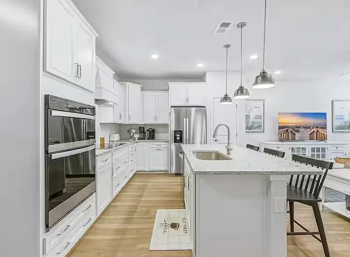 4 bed, 3.5 bath, 2102 sqft, $3,600 — Photo 3