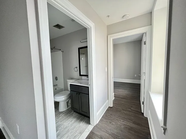 306 W Franklin — Photo 21